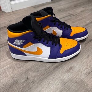 Nike Men's Bold Purple and yellow Sneakers